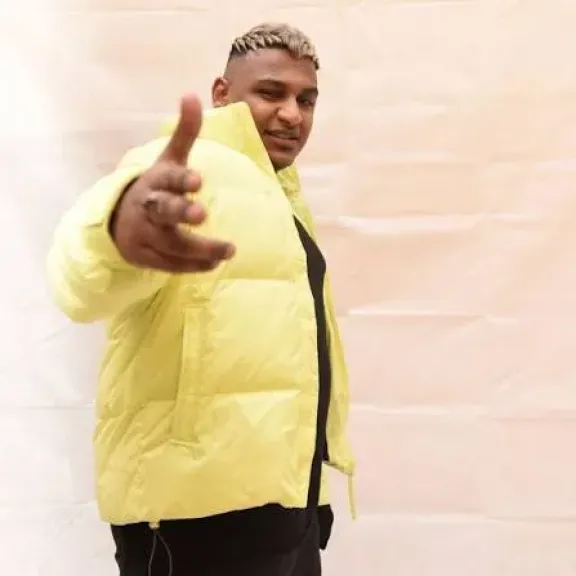 مع الكينج بالدراما وعيلة دياب بالسينما...مغنى المهرجانات إسلام شيندى في ضيافة النجوم