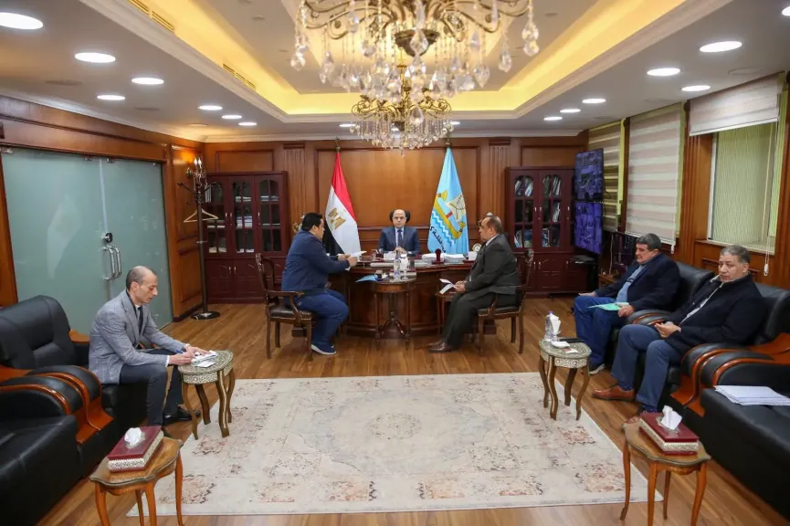 محافظ كفرالشيخ يناقش عدد من الملفات الخدمية والتنموية ومشاكل الدوائر مع أعضاء مجلس النواب والشيوخ