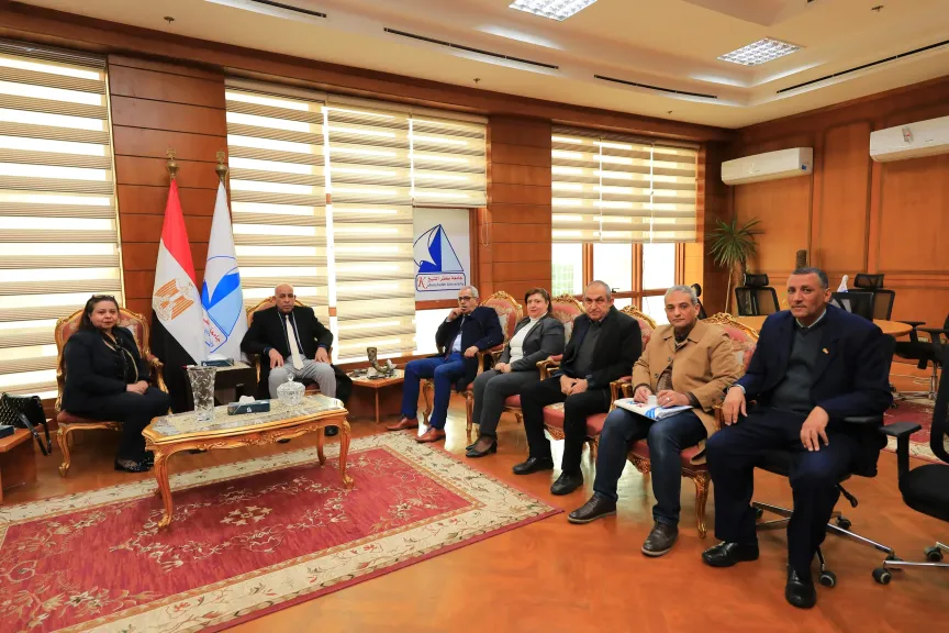 رئيس جامعة كفر الشيخ يستقبل وفد البنك الزراعي المصري لبحث منظومة الدفع الإلكتروني بجامعة كفر الشيخ الأهلية