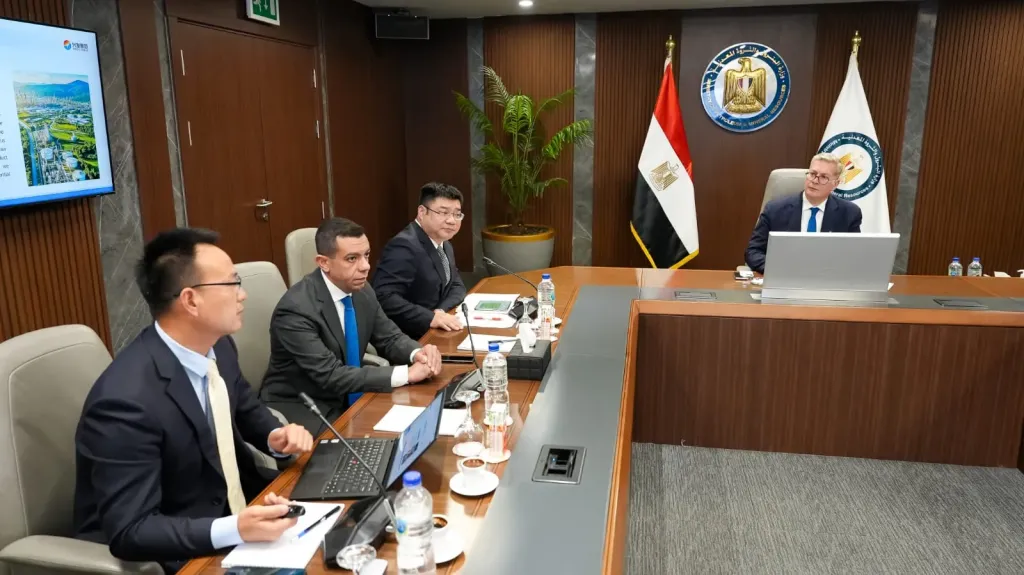 وزير البترول يبحث مع «شينج فا» الصينية استثمارات بـ2 مليار دولار في التعدين وصناعات الفوسفات بمصر