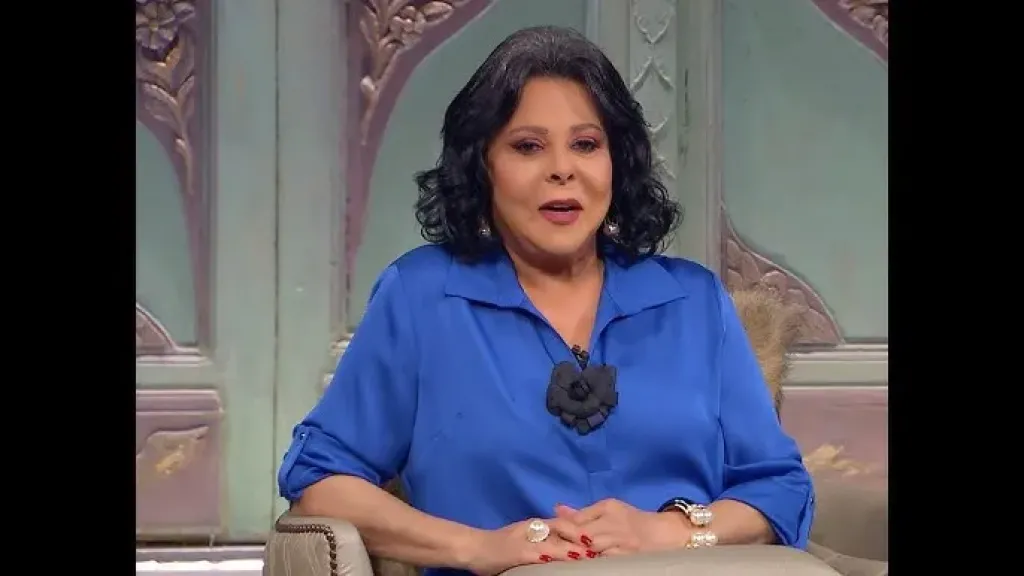 إسعاد يونس: قررت من صغري أشوف نفسي ”مش حلوة” عشان أملأ عقلي وأنجح بمقومات أخرى غير الجمال