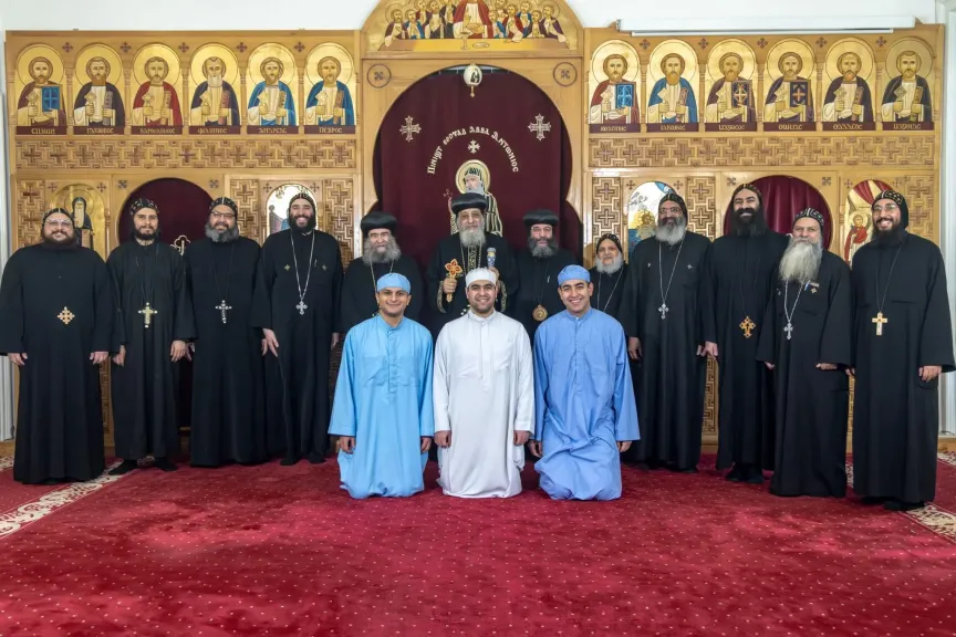 في أول ظهور له بعد إجراء عملية جراحية بالكلي.. البابا تواضروس يلتقي رهبان دير الأنبا أنطونيوس بالنمسا