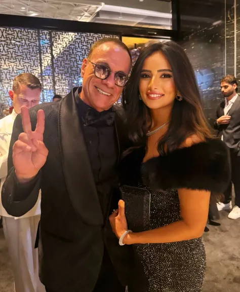 سر لقاء زينة مع فان دام في دبي وموقف طريف يخطف الأنظار