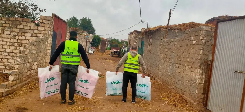التضامن الاجتماعي والأورمان يوزعان 500 بطانية مجانًا على الأسر الأولى بالرعاية بالغربية