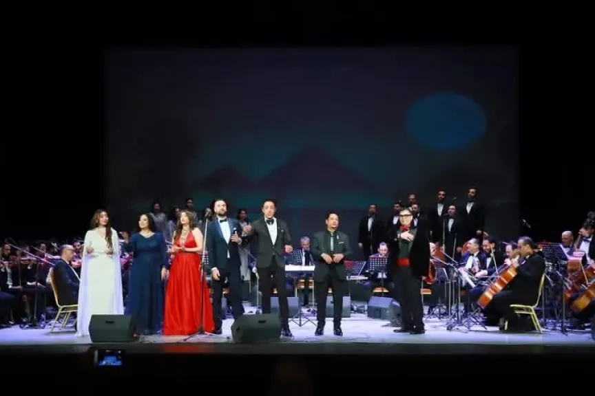 نجوم أوبرا الأسكندرية تغرد بألحان الموجى وفيادة علاء عبد السلام علي مسرح سيد درويش