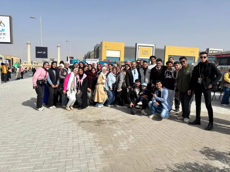 طلاب «أسرة من أجل مصر» بجامعة العاصمة يزورون معرض الكتاب