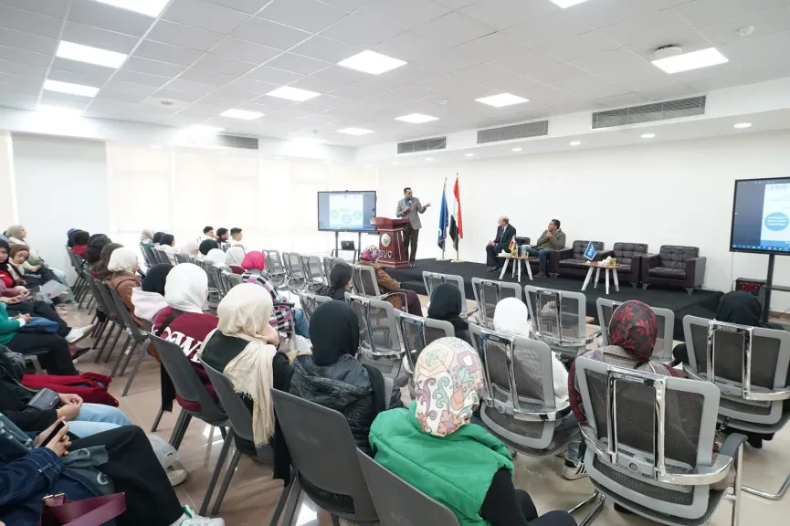 ضمن برنامجه الثقافي المتكامل.. الأرشيف والمكتبة الوطنية الاماراتية ينظم المنتدى الشبابي في جامعة بدر