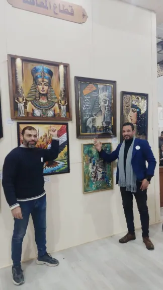 «تجلِّيات».. جناح الأزهر يحتفي بإبداعات معلمي التربية الفنية بلوحات تشكيلية متميزة
