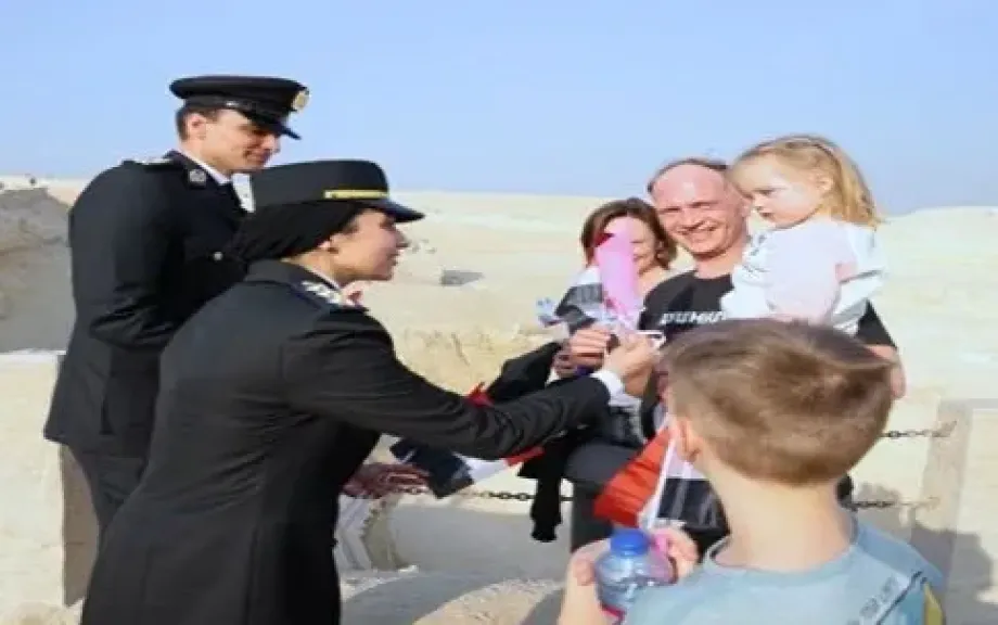 رجال الشرطة يشاركون المواطنين الاحتفال بالذكرى الـ74 لعيد الشرطة بمختلف محافظات الجمهورية