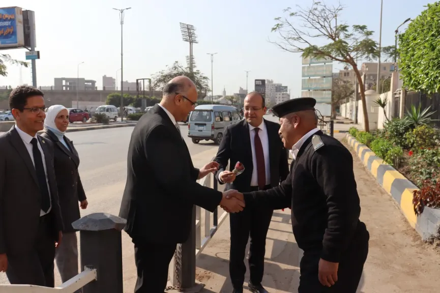 ورود في الميادين ورسائل تقدير.. محافظ القليوبية ورئيس جامعة بنها يهنئوا رجال الشرطة بعيدهم الـ74