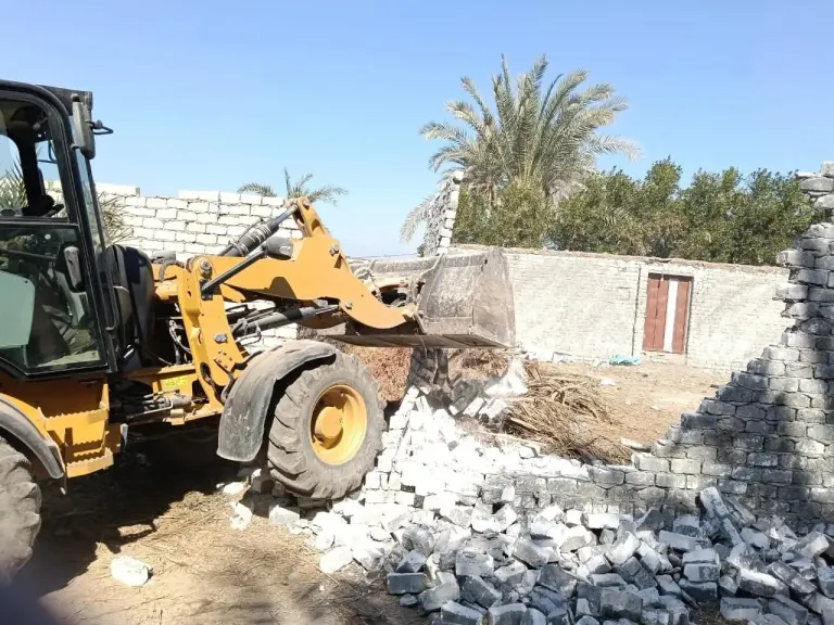 إزالة تعديات على الأراضي الزراعية في حملة مكبرة بقرية سنهور البحرية بالفيوم