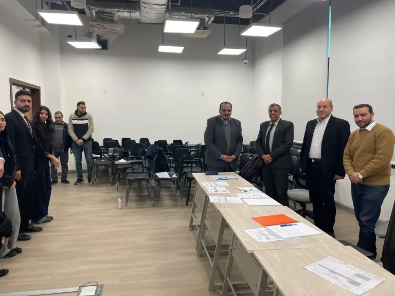 رئيس جامعة بنها الأهلية يتفقد مناقشات مشاريع تخرج أول دفعة بكلية الهندسة