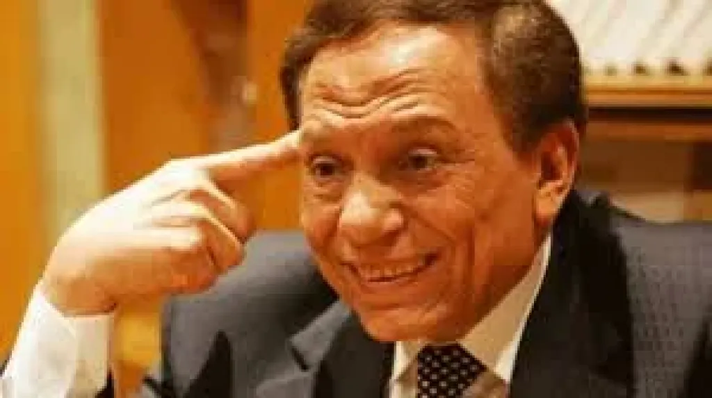 حقيقة نقل عادل إمام إلى المستشفى بعد تعرضه لوعكة صحية