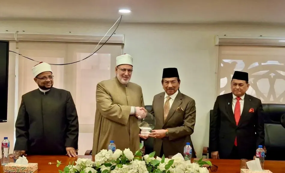بحضور وكيل الأزهر.. وفد رفيع المستوى من ولاية صباح الماليزية يزور أكاديمية الأزهر العالمية ويفتتح قاعة فضيلة الإمام الأكبر.