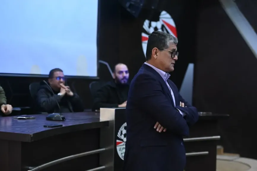 أوسكار رويز يعقد اجتماعًا فنيًا مع الحكام