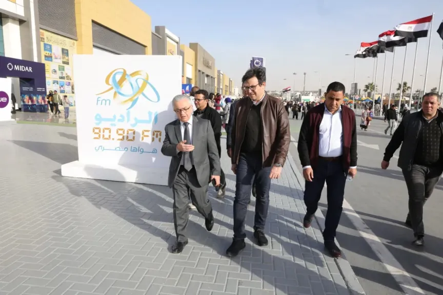 جولة ميدانية لوزير الثقافة بمعرض الكتاب