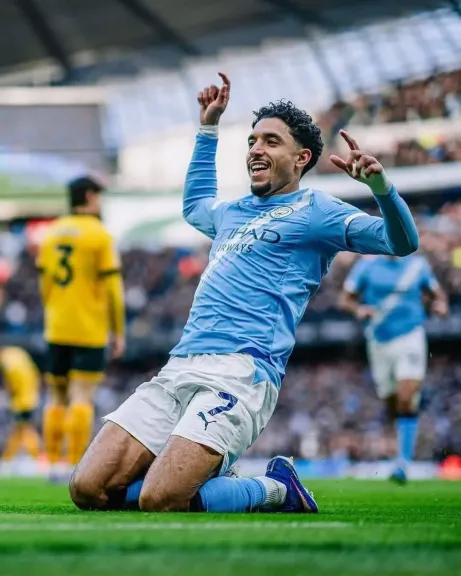 مرموش يحسم الجدل حول مستقبله مع مانشستر سيتي ويرفض الدوري التركي