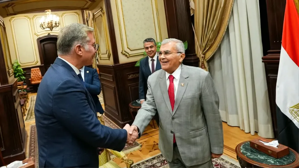 وزير البترول يهنئ رئيس مجلس الشيوخ ويؤكد تعزيز التعاون لدعم الاستثمار في الطاقة والتعدين