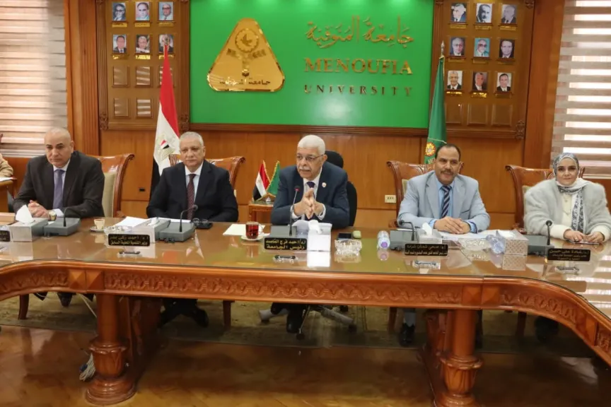 خلال جلسة مجلس الجامعة..  رئيس جامعة المنوفية يستعرض خطة تنفيذ النموذج التنموي المتكامل لقرية ميت عافية