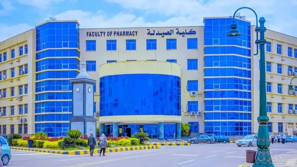 كلية الصيدلة جامعة كفر الشيخ ضمن أفضل 10 كليات حكومية في التصفيات النهائية لجائزة مصر للتميز الحكومي