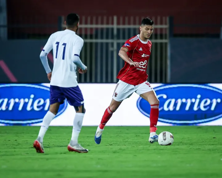 والد أشرف داري يرد على الشائعات: حظرت 30 صحفي مصري.. والإعارة باتفاق الأهلي وفسخ التعاقد غير مطروح