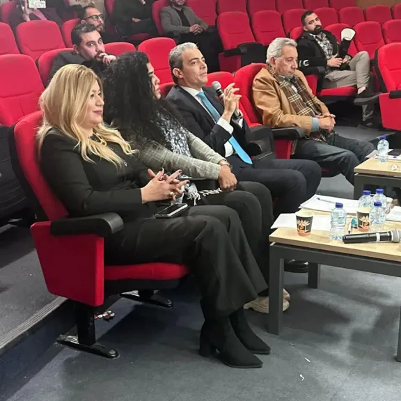 نقيب الإعلاميين يُشارك بتحكّيم مشروعات تخرج طلاب كلية الإعلام بالجامعة العربية المفتوحة