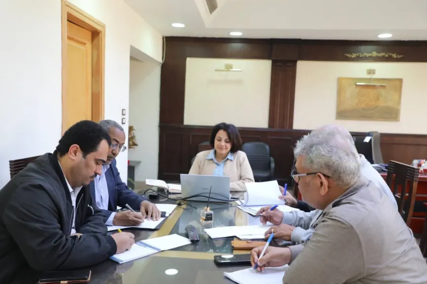 نائب محافظ البحر الأحمر  تبحث تعزيز التوعية بالتحول الرقمي وخدمات الاتصالات