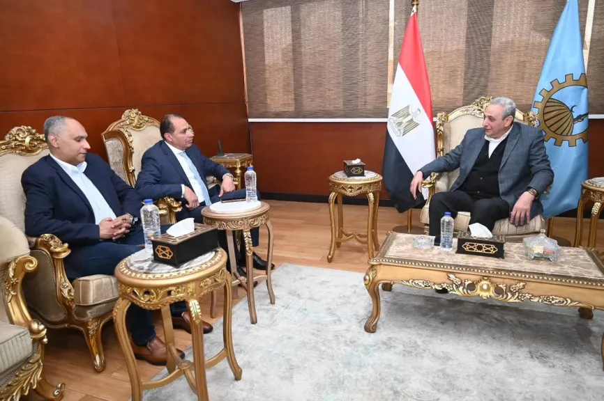 بحث سبل دعم المنظومة الصحية بالغربية خلال لقاء محافظ الغربية ونائب رئيس هيئة الشراء الموحد