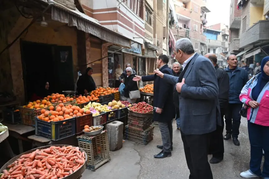 7 ساعات عمل ميداني بالمحلة الكبرى.. محافظ الغربية يقود حملة مكبرة لرفع الإشغالات وتحسين النظافة