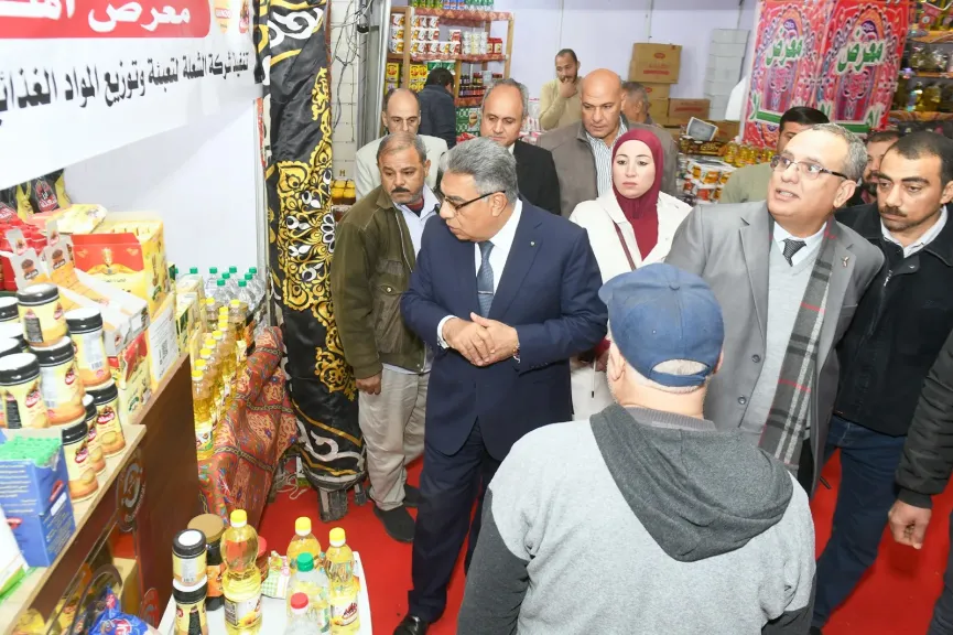 محافظ الدقهلية يتفقد معرض أهلا رمضان  داخل الغرفة التجارية بالمنصورة
