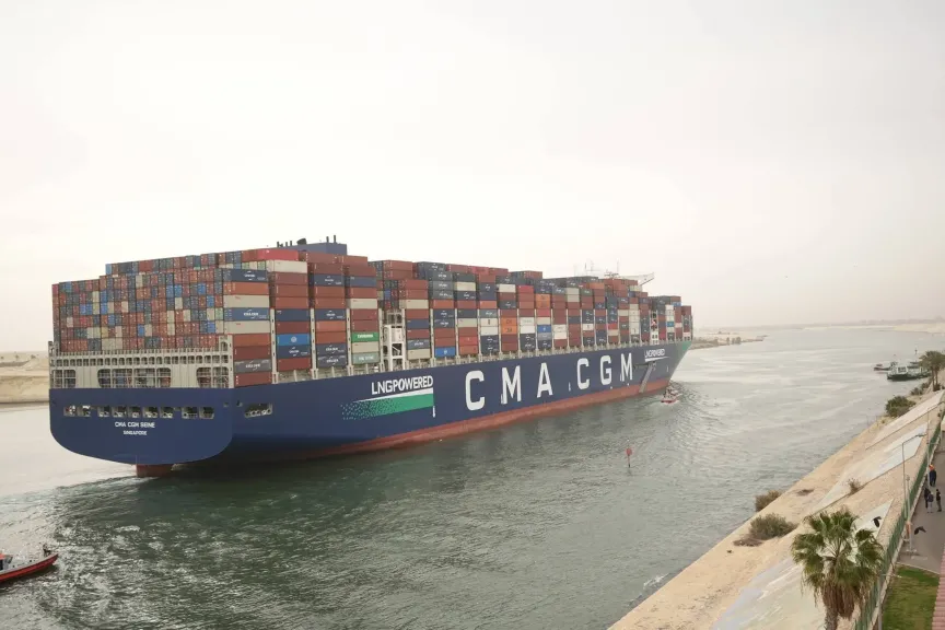 قناة السويس تشهد عبور سفينة الحاويات العملاقة CMA CGM SEINE ضمن قافلة الشمال بحمولة كلية 250 ألف طن