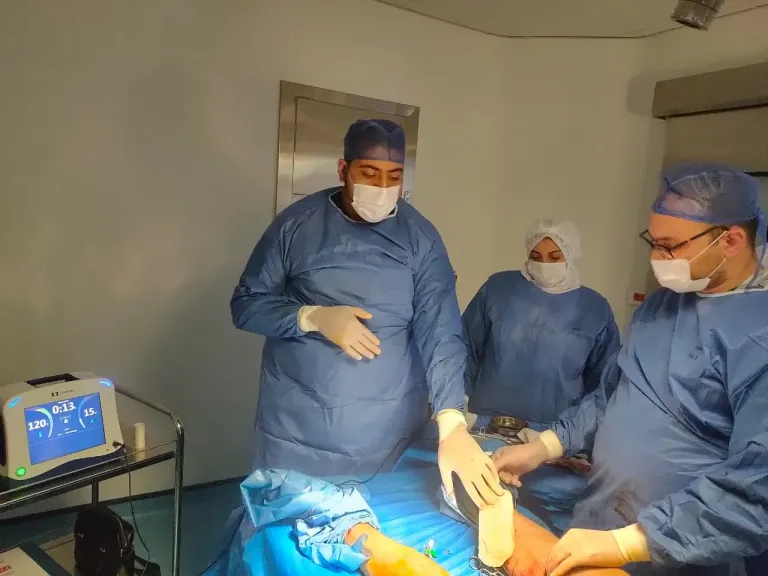 لأول مرة برأس البر.. مستشفى جراحات اليوم الواحد تنجح في علاج دوالي الساقين بتقنية التردد الحراري