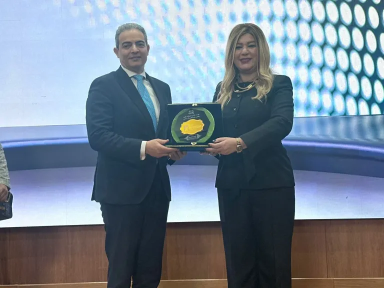 الجامعة العربية المفتوحة تُكرّم نقيب الإعلاميين تقديرًا لدوره في ضبط المشهد الإعلامي ودعم طلاب الجامعات