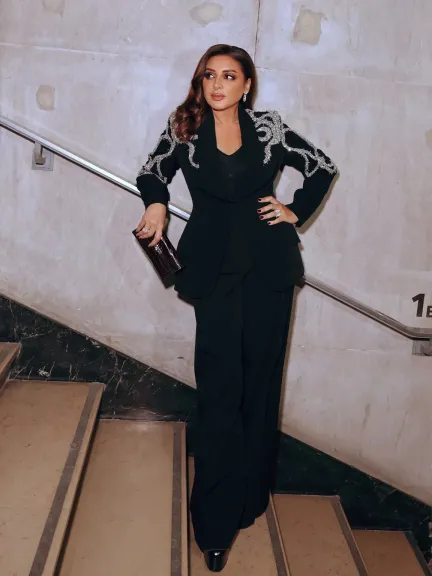 ضمن أسبوع الموضة بباريس .. أنغام تستعرض أناقتها بتوقيع زهير مراد