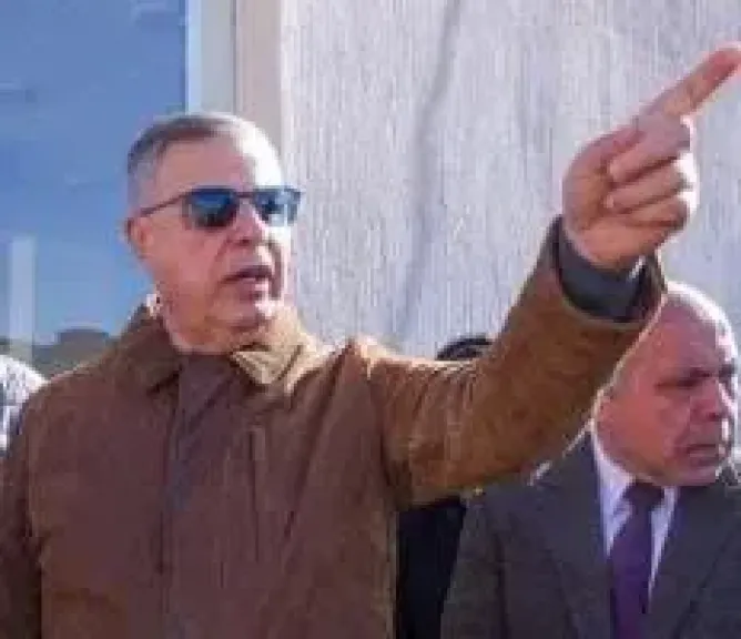 محافظ الإسكندرية.. إعداد تصميم مروري حضاري ومنسق لموقف الكيلو 21 بالعجمي وتوسعته بعرض 12 مترًا