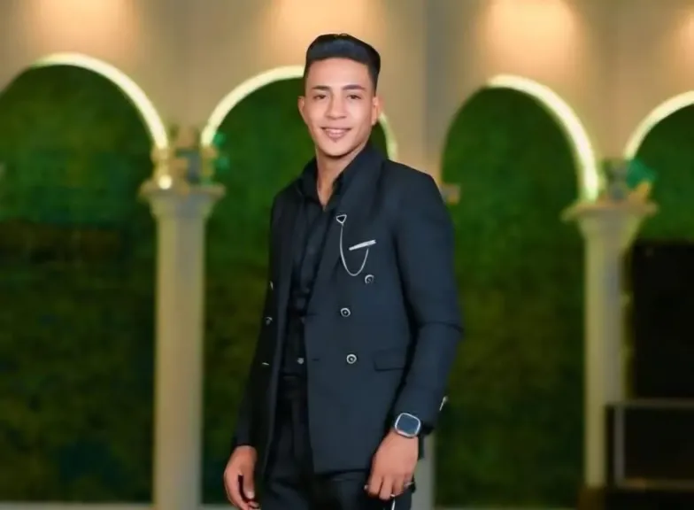 لقي شاب مصرعه، في حادث تصادم موتوسيكل بمقطورة قصب ، في نجع حمادي،  شمالي قنا، وتم إيداع الجثة داخل مشرحة مستشفى نجع حمادي العام   تلقت الأجهزة الأمنية بمديرية أمن قنا، إخطارًا من غرفة العمليات، بورود بلاغ بمصرع شاب، في حادث تصادم دراجة بخارية،  بمقطو