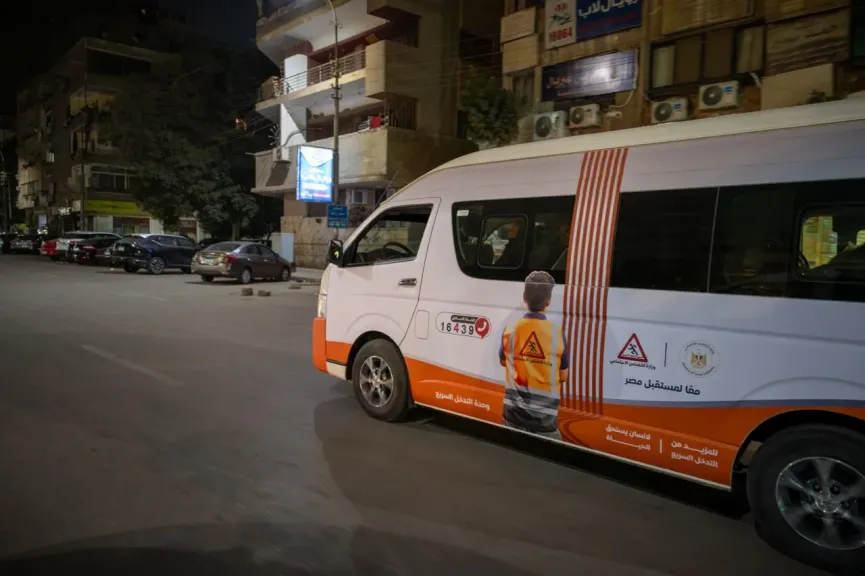 التدخل السريع يكثف الحملات الليلية لإنقاذ مواطنين بلا مأوى.. ونقلى 3 حالات بمنطقة مصر الجديدة لمجمع ”حياة للكبار بلا مأوى”