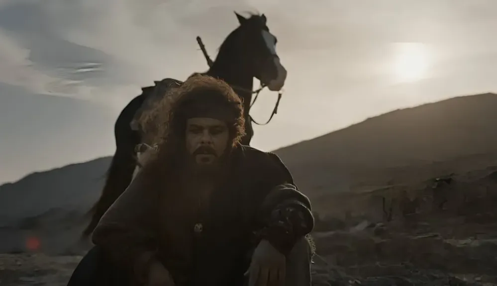 ”منذر رياحنة” يروج لمسلسله التاريخي أبطال الرمال قبل عرضه في رمضان