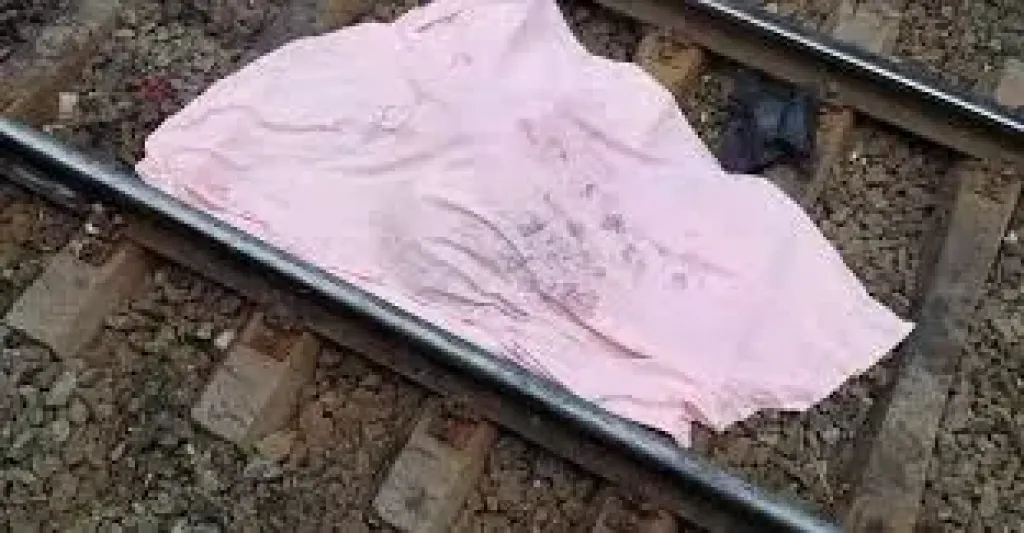 لحظة غفلة تنتهي بالموت.. القطار ينهي حياة شاب بمزلقان الثلاجة بشبرا الخيمة