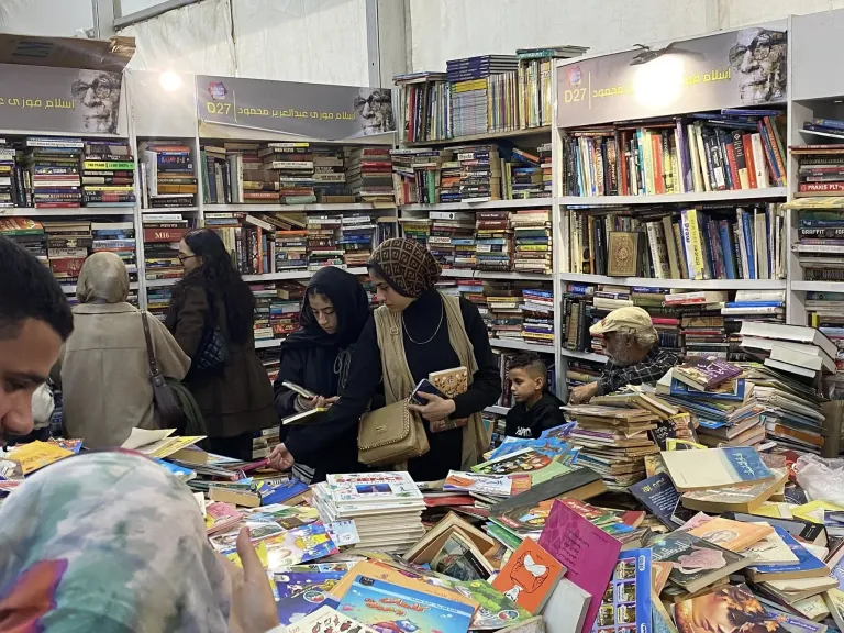 أكثر من 800 ألف زائر في يوم واحد.. رواد معرض القاهرة للكتاب يتخطون 4.5 مليون