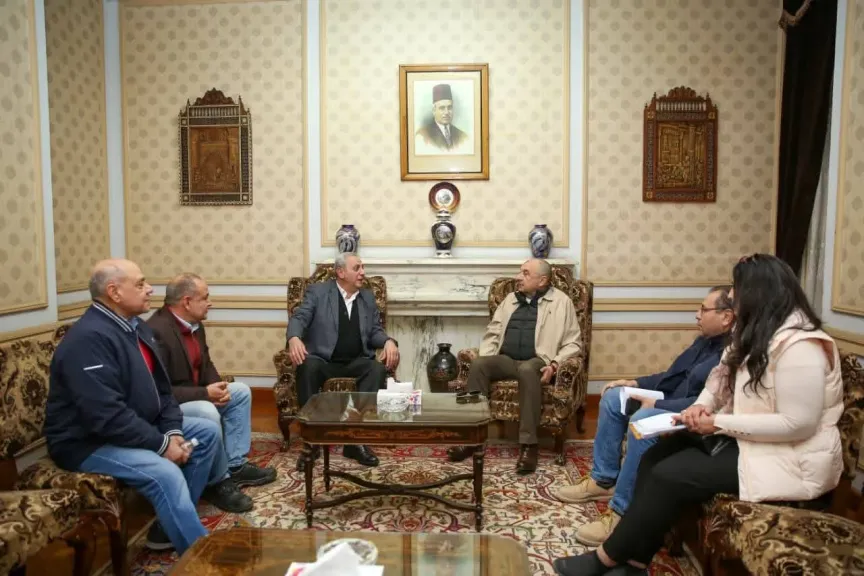 وزير قطاع الأعمال  يستهل زيارته لشركة مصر للغزل والنسيج بالمحلة الكبرى بلقاء محافظ الغربية