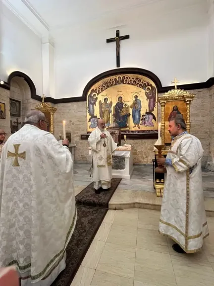 النائب البطريركي للروم الكاثوليك بمصر يختتم الأربعين ساعة سجود أمام القربان المقدس من أجل السلام