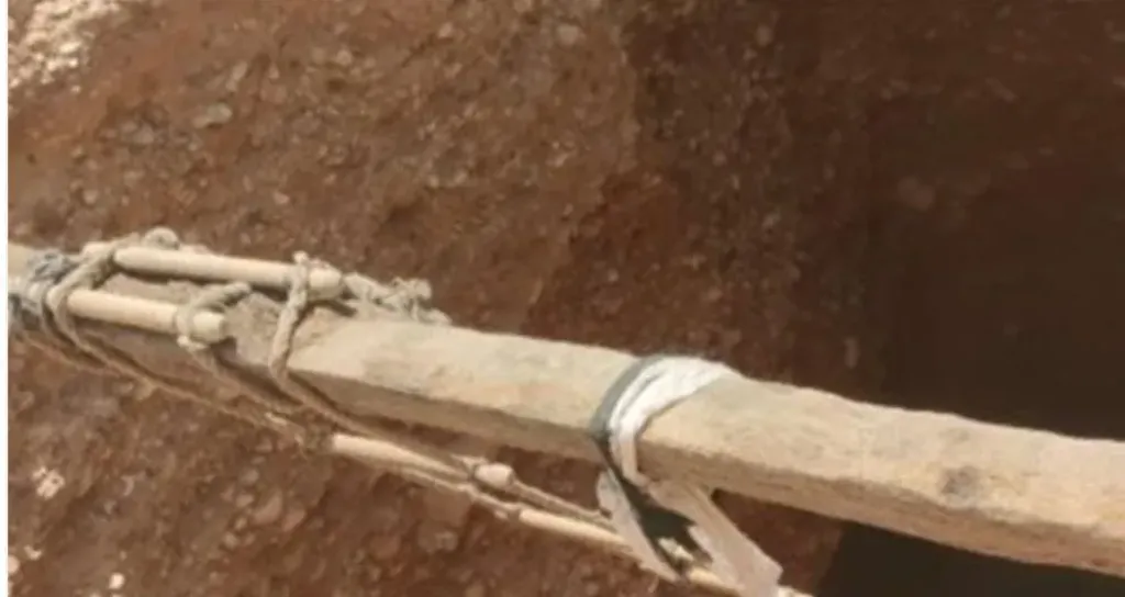 عمقه 5 مترًا.. مصرع شاب انهار عليه بئر خلال الحفر في قنا