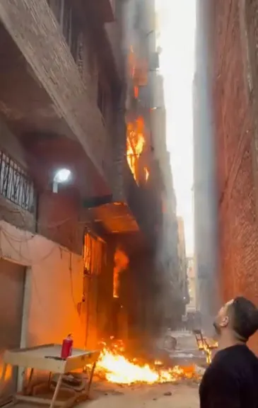 انفجار أنبوبة يشعل مصنع عسلية أسفل عقار سكني بشبرا الخيمة.. والحماية المدنية تسيطر