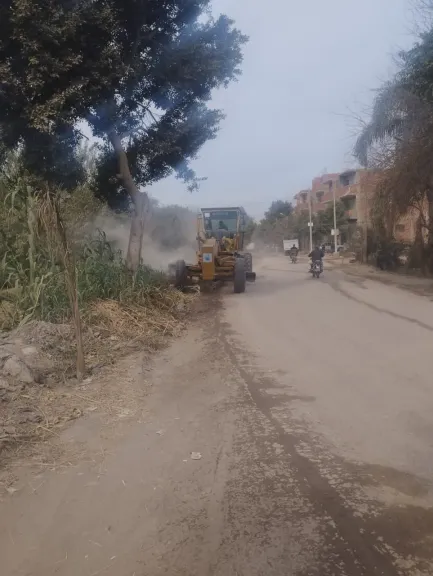 لتيسير المرور وخدمة المواطنين.. أعمال مكثفة لتطوير طرق المنيرة بالقناطر