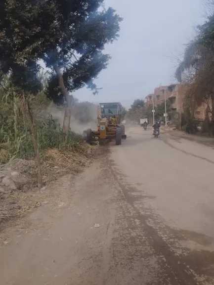 لتيسير المرور وخدمة المواطنين.. أعمال مكثفة لتطوير طرق المنيرة بالقناطر