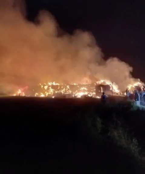 السيطرة على حريق بشونة قش أرز بقرية بشبيش قبل امتداده للمناطق السكنية