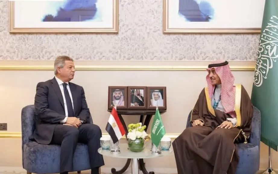 رئيس “الأعلى للإعلام” يلتقي وزير الإعلام السعودي لبحث سُبُل التعاون