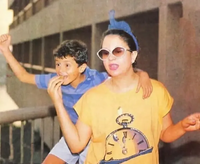 أحمد الفيشاوي يعبر عن اشتياقه لوالدته