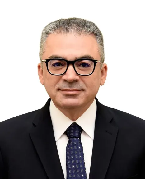 قرار جمهوري بتجديد تعيين الدكتور علي الأنور عميدًا لكلية الطب بجامعة عين شمس